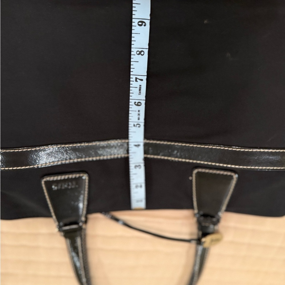 Tod's Black Shoulder Bag with Structured Design - Picture 6 of 13